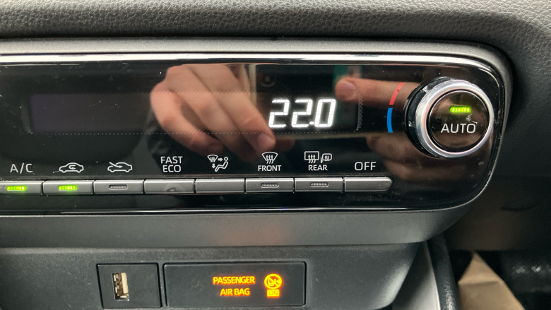 Toyota Yaris 1.5 Hybrid Design 5dr CVT Hybrid Hatchback